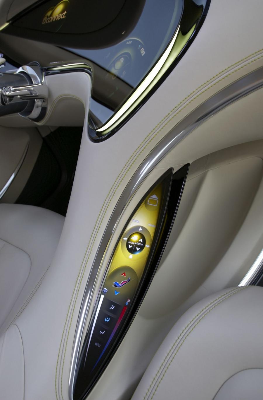 Детали интерьера Chrysler 200C EV Concept 2009 года  (фото 2 из 27)